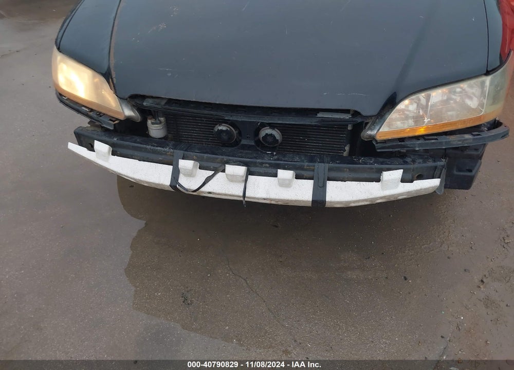 2001 HONDA ACCORD 3.0 EX VIN: 1HGCG16581A006143
