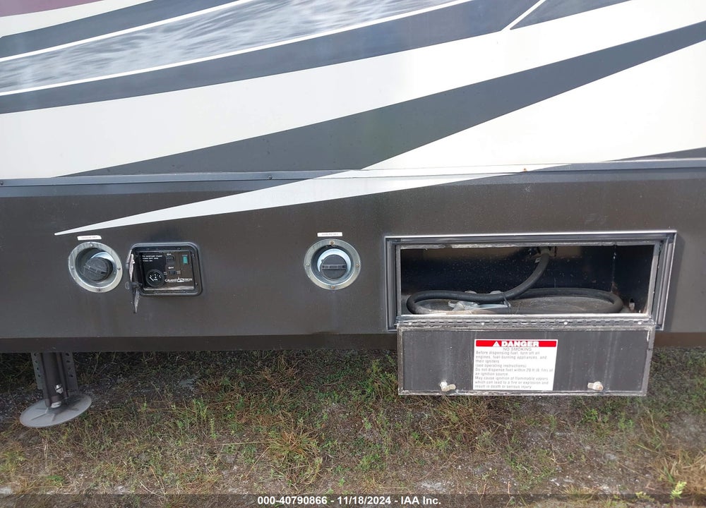 2015 GRAND DESIGN MOMEMTUM TRAVEL TRAILER VIN: 573FM4231F1103419