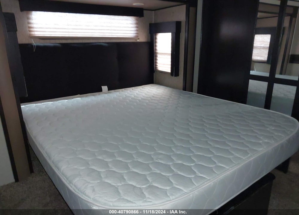 2015 GRAND DESIGN MOMEMTUM TRAVEL TRAILER VIN: 573FM4231F1103419