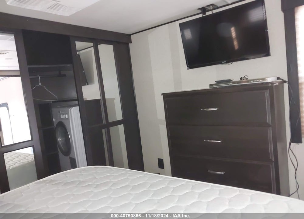 2015 GRAND DESIGN MOMEMTUM TRAVEL TRAILER VIN: 573FM4231F1103419