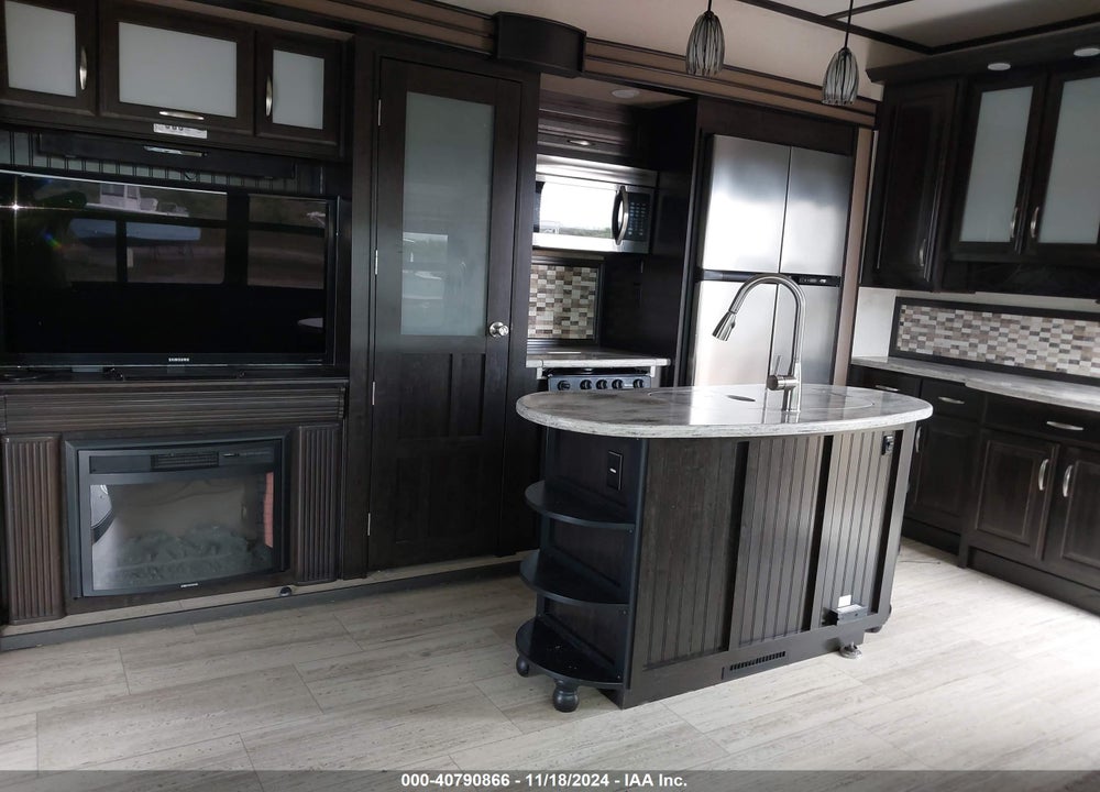 2015 GRAND DESIGN MOMEMTUM TRAVEL TRAILER VIN: 573FM4231F1103419