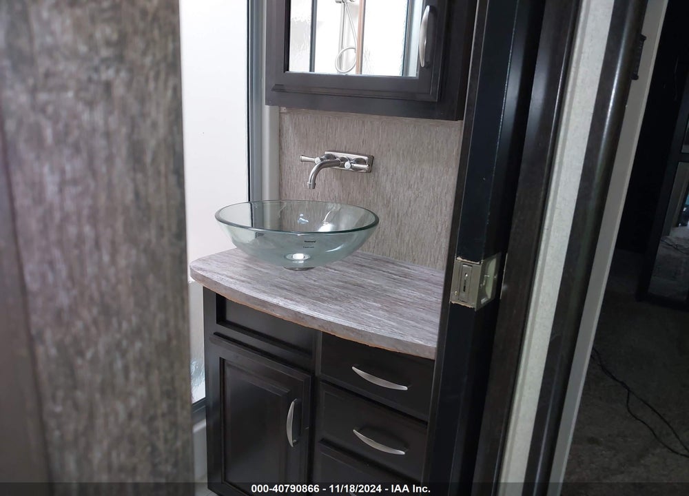 2015 GRAND DESIGN MOMEMTUM TRAVEL TRAILER VIN: 573FM4231F1103419