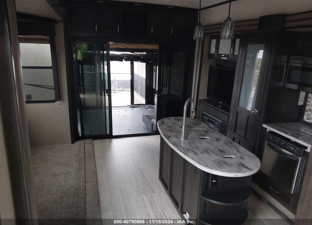 2015 GRAND DESIGN MOMEMTUM TRAVEL TRAILER VIN: 573FM4231F1103419