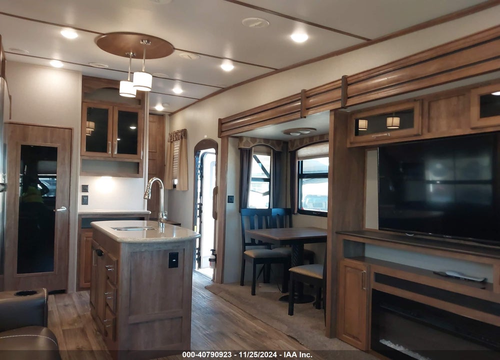 2019 KEYSTONE LAREDO VIN: 4YDF32527KE600637