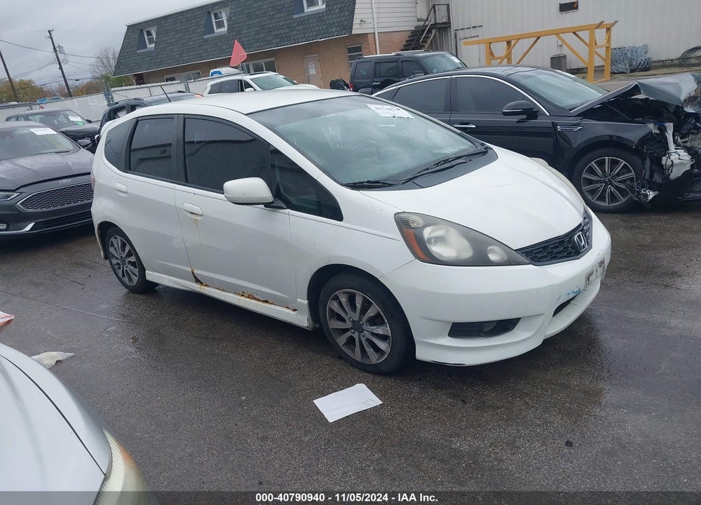 2013 HONDA FIT SPORT VIN: JHMGE8H50DC013834
