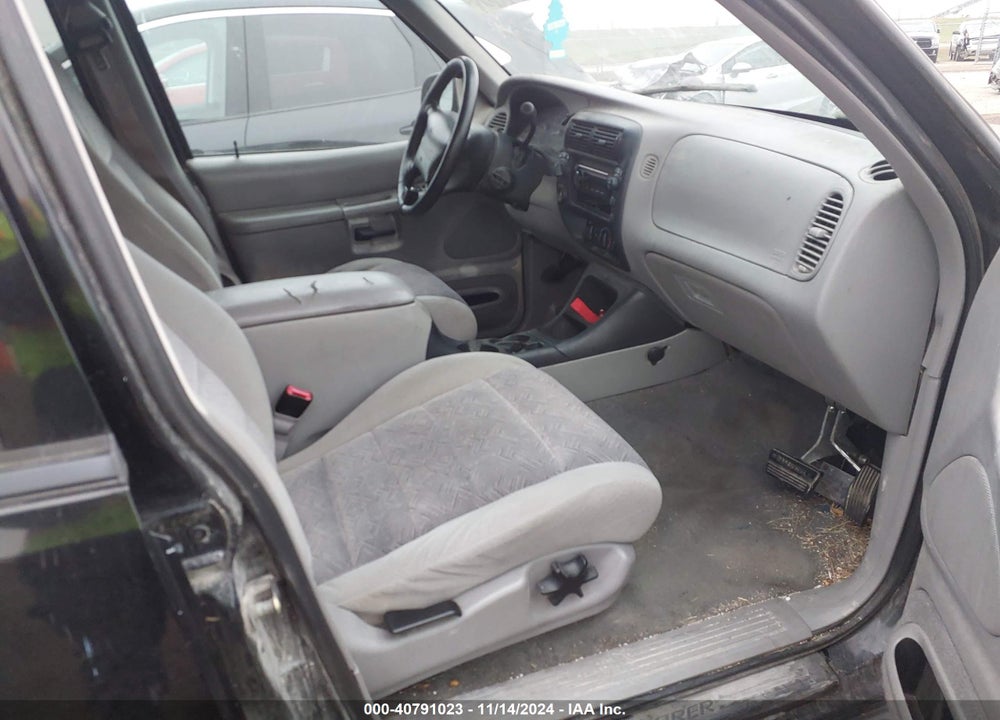 2000 FORD EXPLORER XLT VIN: 1FMZU73X5YZB68877