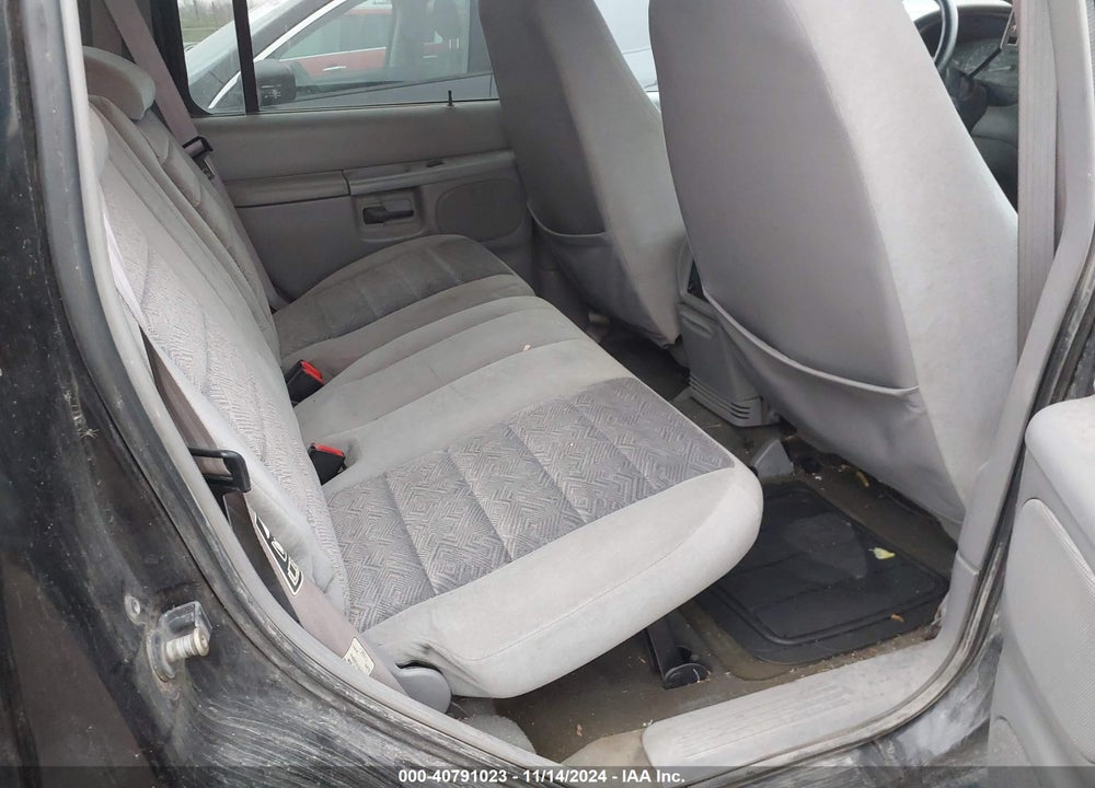 2000 FORD EXPLORER XLT VIN: 1FMZU73X5YZB68877