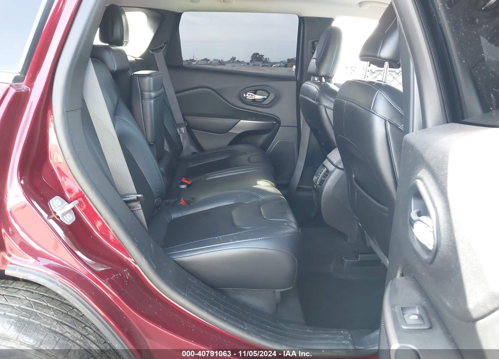 2019 JEEP CHEROKEE LATITUDE PLUS FWD VIN: 1C4PJLLB0KD344384