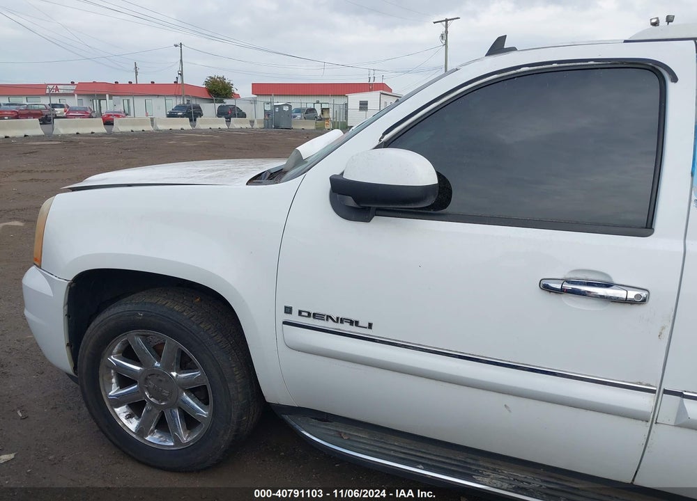 2007 GMC YUKON XL 1500 DENALI VIN: 1GKFK66817J244883