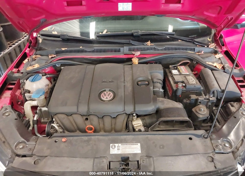 2011 VOLKSWAGEN JETTA 2.5L SE VIN: 3VWDZ7AJ8BM084427
