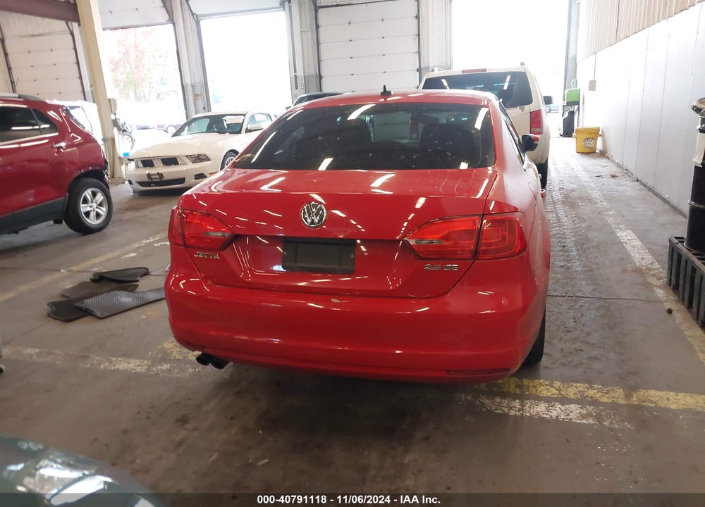2011 VOLKSWAGEN JETTA 2.5L SE VIN: 3VWDZ7AJ8BM084427