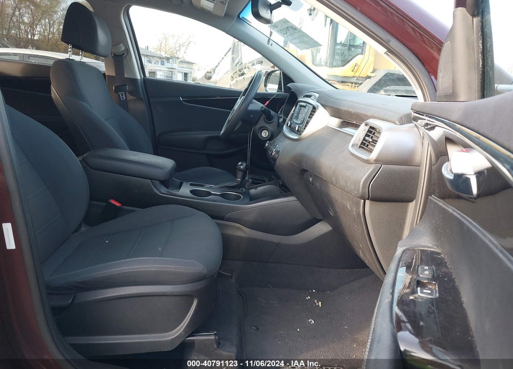 2017 KIA SORENTO 3.3L LX VIN: 5XYPGDA55HG226617