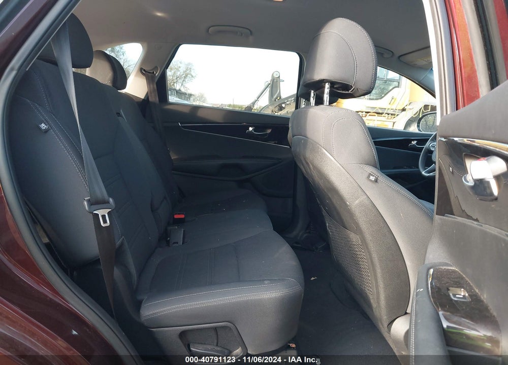 2017 KIA SORENTO 3.3L LX VIN: 5XYPGDA55HG226617