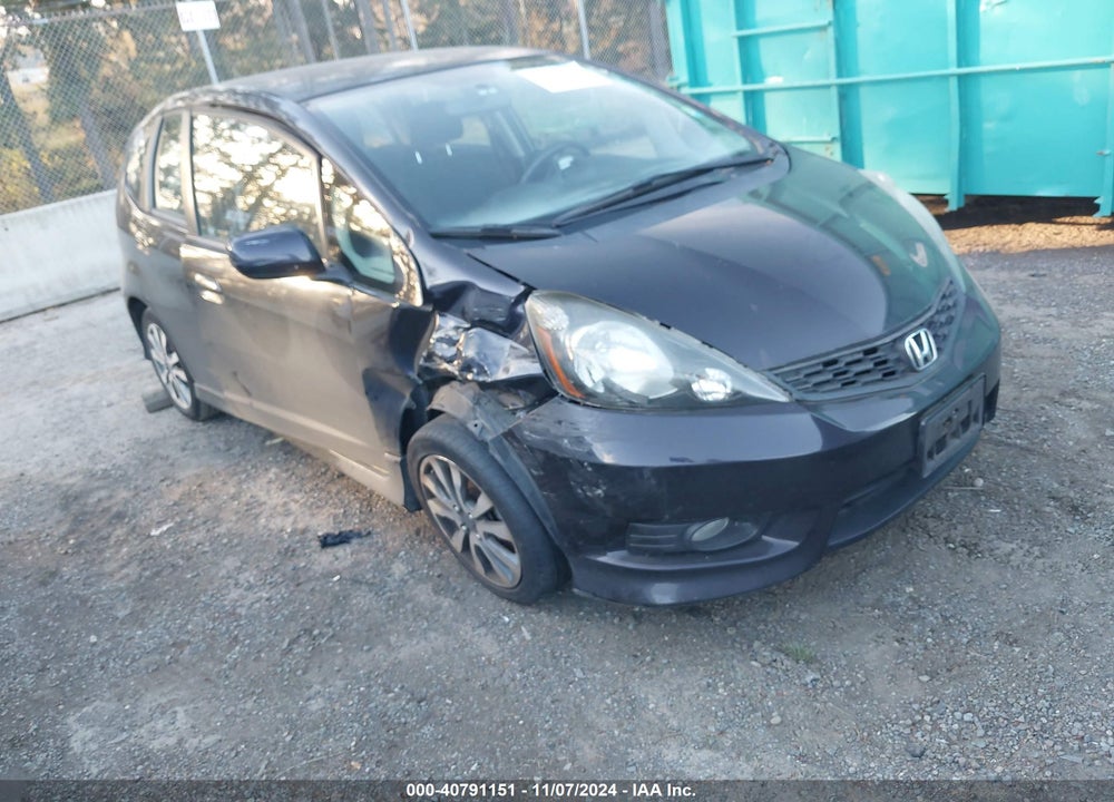 2013 HONDA FIT SPORT VIN: JHMGE8H52DC068334