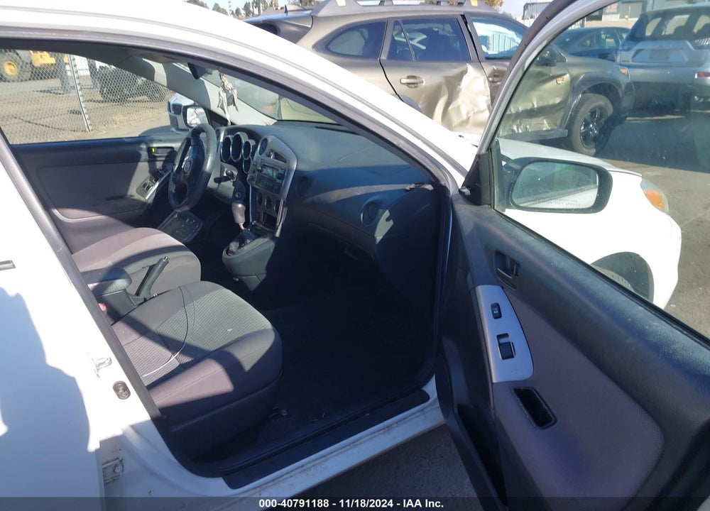 2005 TOYOTA MATRIX VIN: 2T1KR32E25C553402