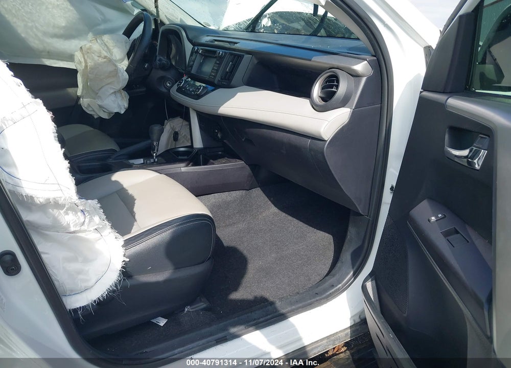 2018 TOYOTA RAV4 XLE VIN: 2T3WFREV0JW481348