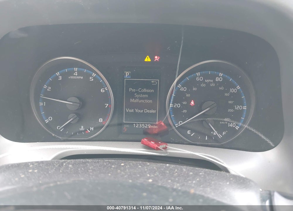 2018 TOYOTA RAV4 XLE VIN: 2T3WFREV0JW481348