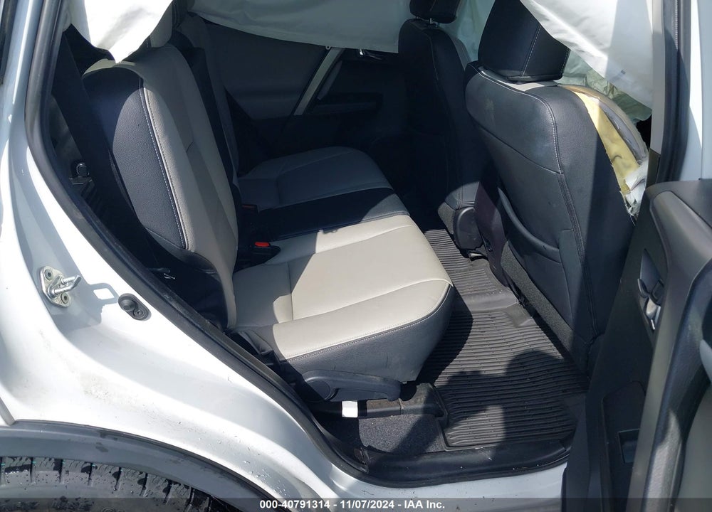 2018 TOYOTA RAV4 XLE VIN: 2T3WFREV0JW481348