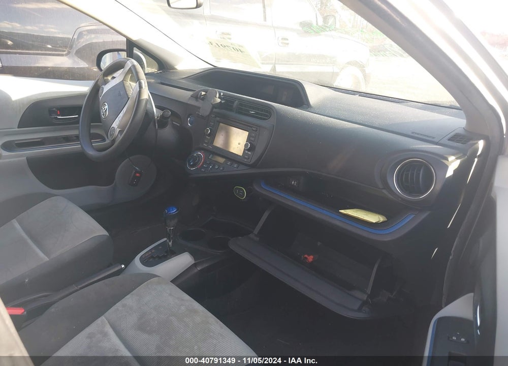 2013 TOYOTA PRIUS C THREE VIN: JTDKDTB35D1034652