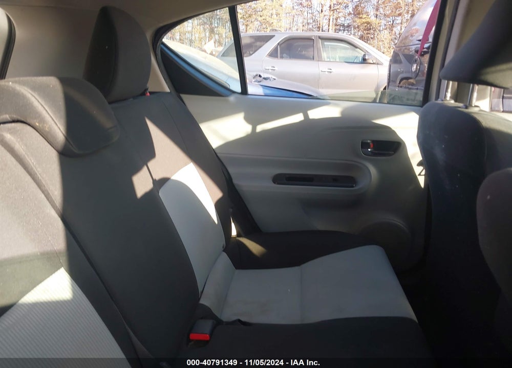 2013 TOYOTA PRIUS C THREE VIN: JTDKDTB35D1034652