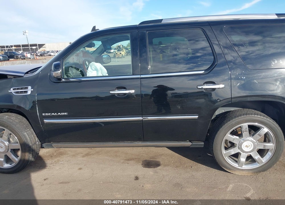 2011 CADILLAC ESCALADE PREMIUM VIN: 1GYS3CEFXBR135283