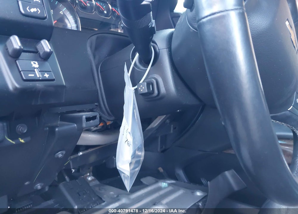 2020 CHEVROLET SUBURBAN 2WD LT VIN: 1GNSCHKCXLR129845