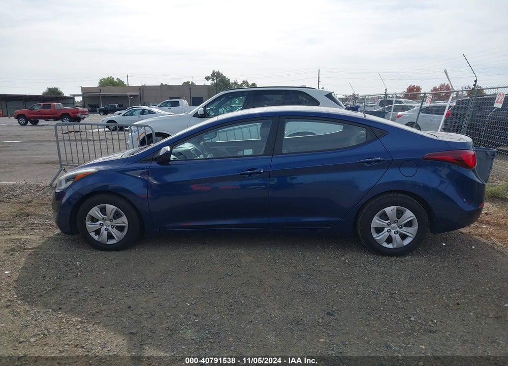 2016 HYUNDAI ELANTRA SE VIN: 5NPDH4AE8GH687057