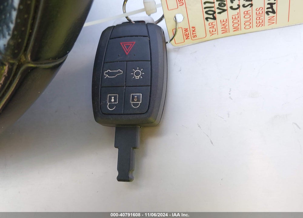 2011 VOLVO C30 T5 VIN: YV1672MK1B2245081