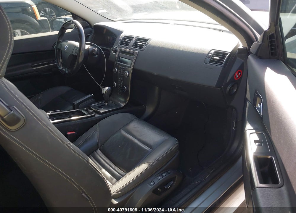 2011 VOLVO C30 T5 VIN: YV1672MK1B2245081