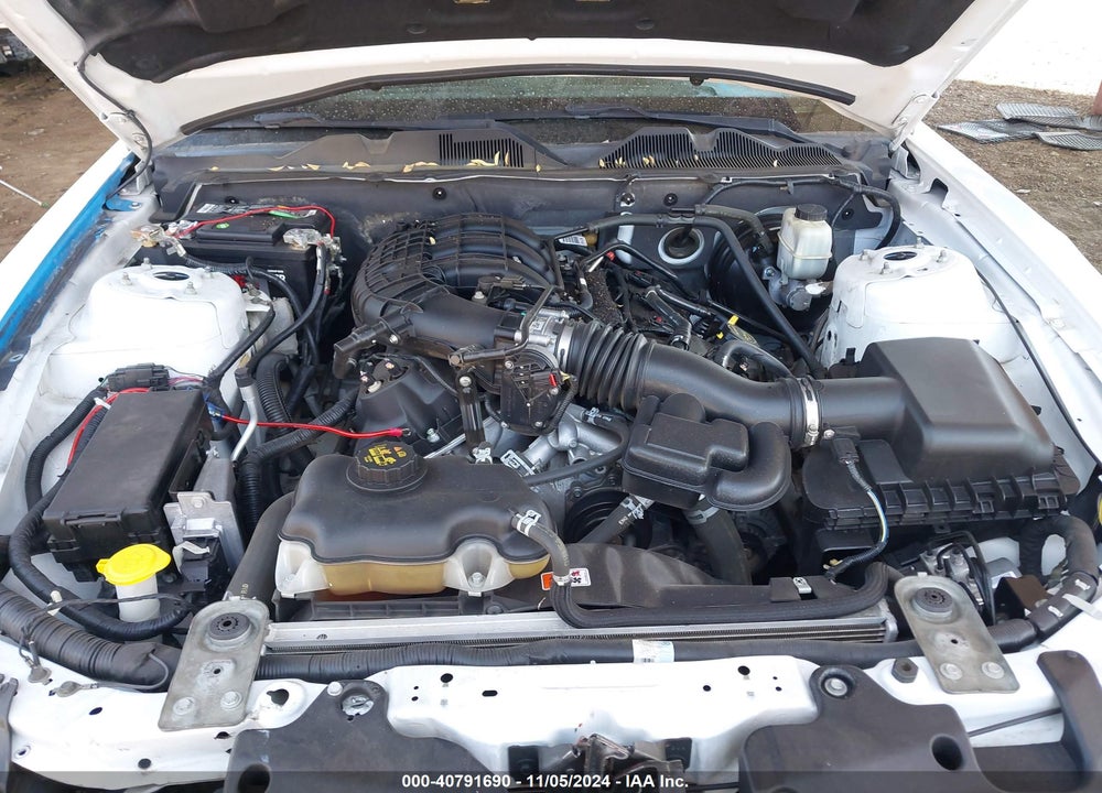 2014 FORD MUSTANG V6 VIN: 1ZVBP8AM8E5306505