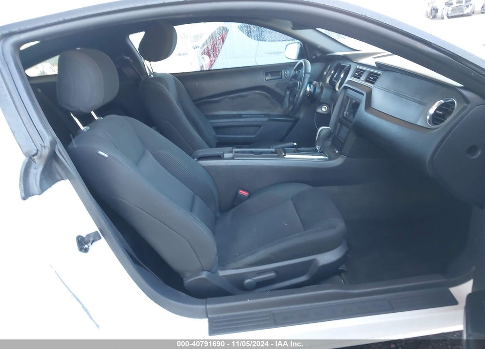 2014 FORD MUSTANG V6 VIN: 1ZVBP8AM8E5306505