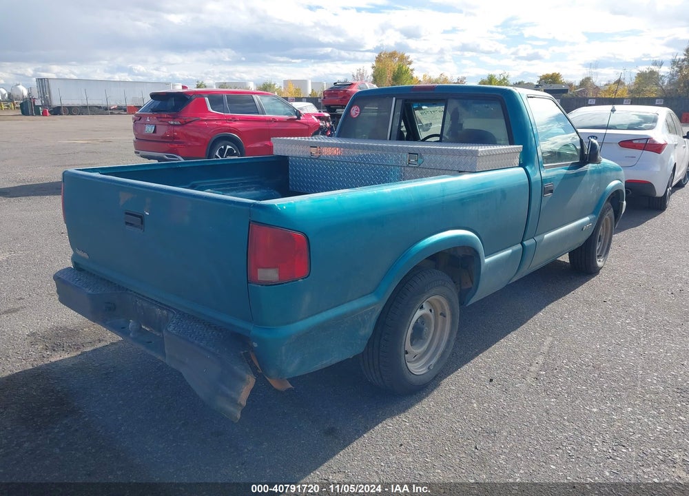 1996 CHEVROLET S TRUCK S10 VIN: 1GCCS1447T8170775