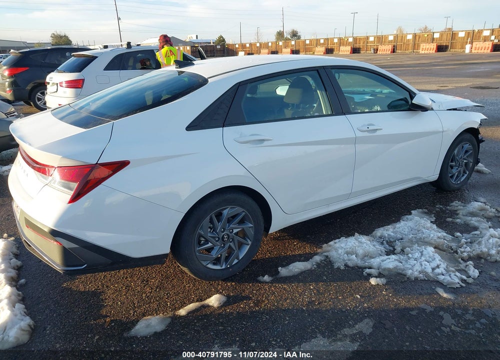 2024 HYUNDAI ELANTRA SEL VIN: KMHLM4DG5RU819622