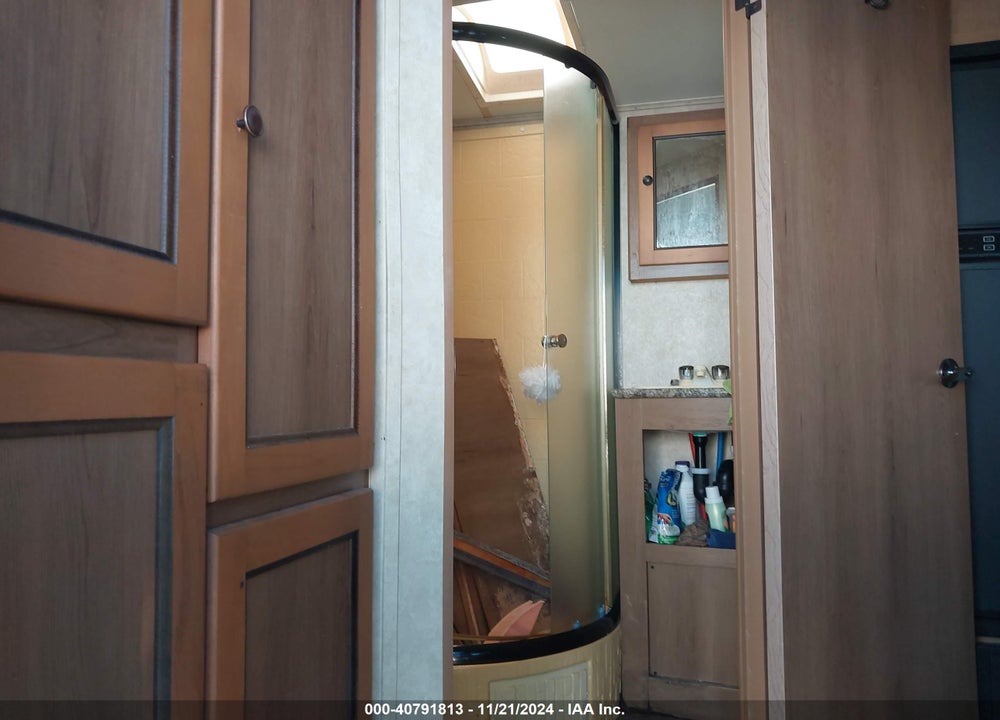 2015 SHADOW CRUISER 27 TRAVEL TRAILER VIN: 5RXTD2227F1032245