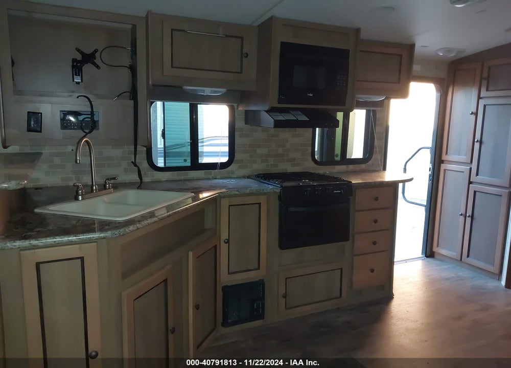 2015 SHADOW CRUISER 27 TRAVEL TRAILER VIN: 5RXTD2227F1032245