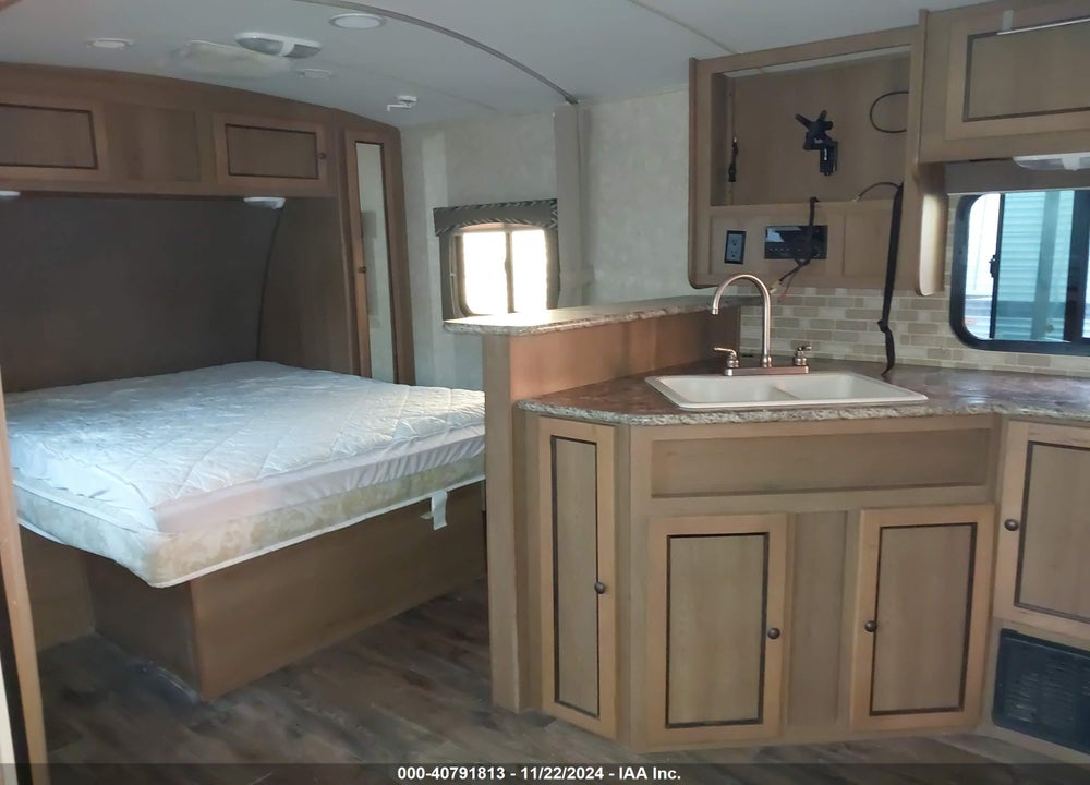 2015 SHADOW CRUISER 27 TRAVEL TRAILER VIN: 5RXTD2227F1032245