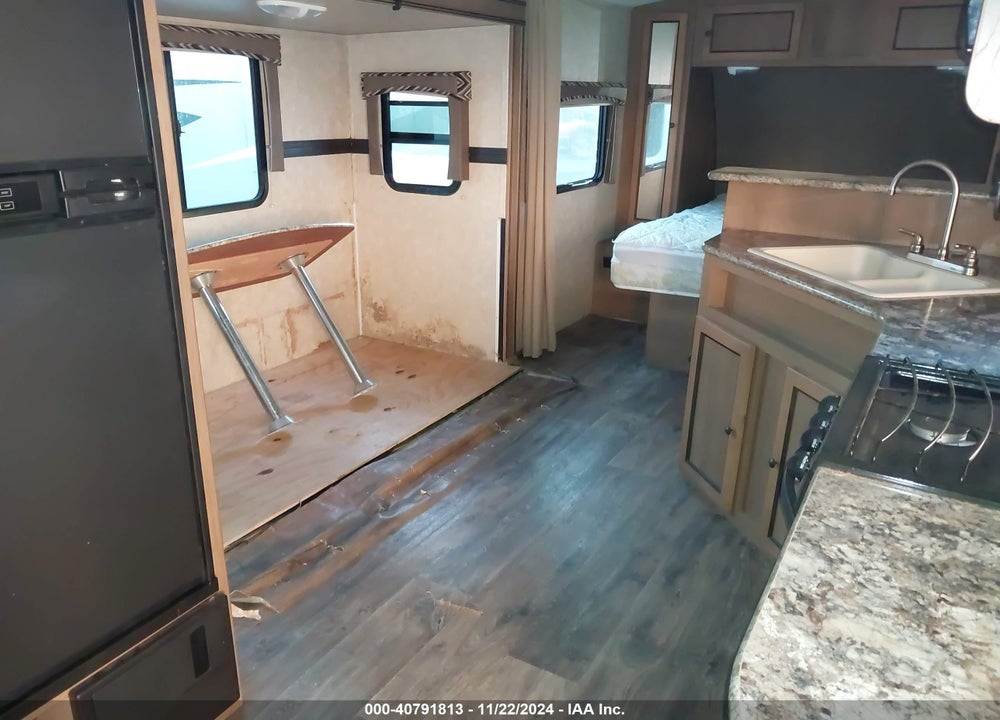 2015 SHADOW CRUISER 27 TRAVEL TRAILER VIN: 5RXTD2227F1032245