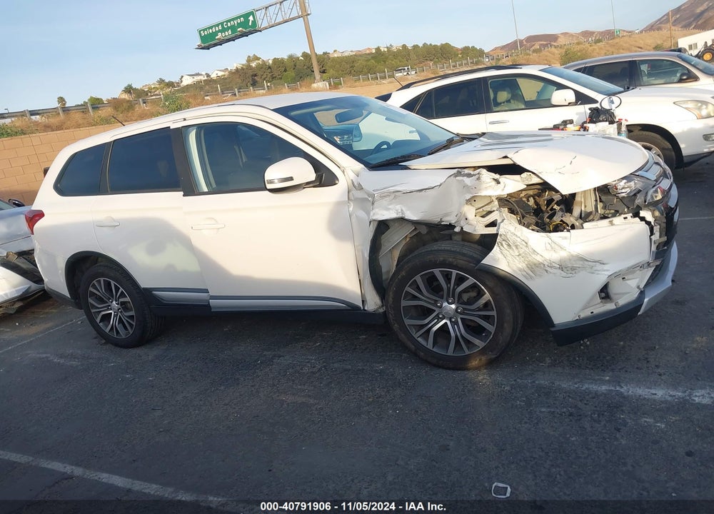 2016 MITSUBISHI OUTLANDER SE VIN: JA4AD3A30GZ000521
