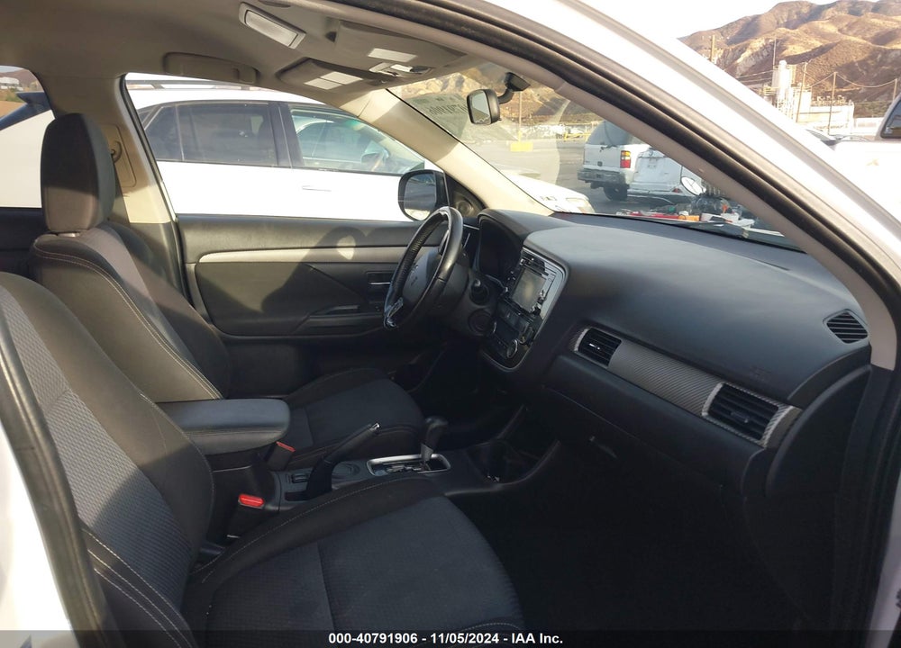 2016 MITSUBISHI OUTLANDER SE VIN: JA4AD3A30GZ000521