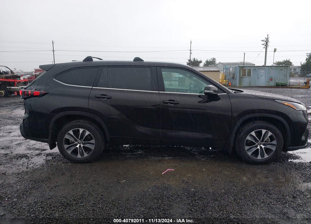 2021 TOYOTA HIGHLANDER XLE VIN: 5TDHZRBH0MS156705