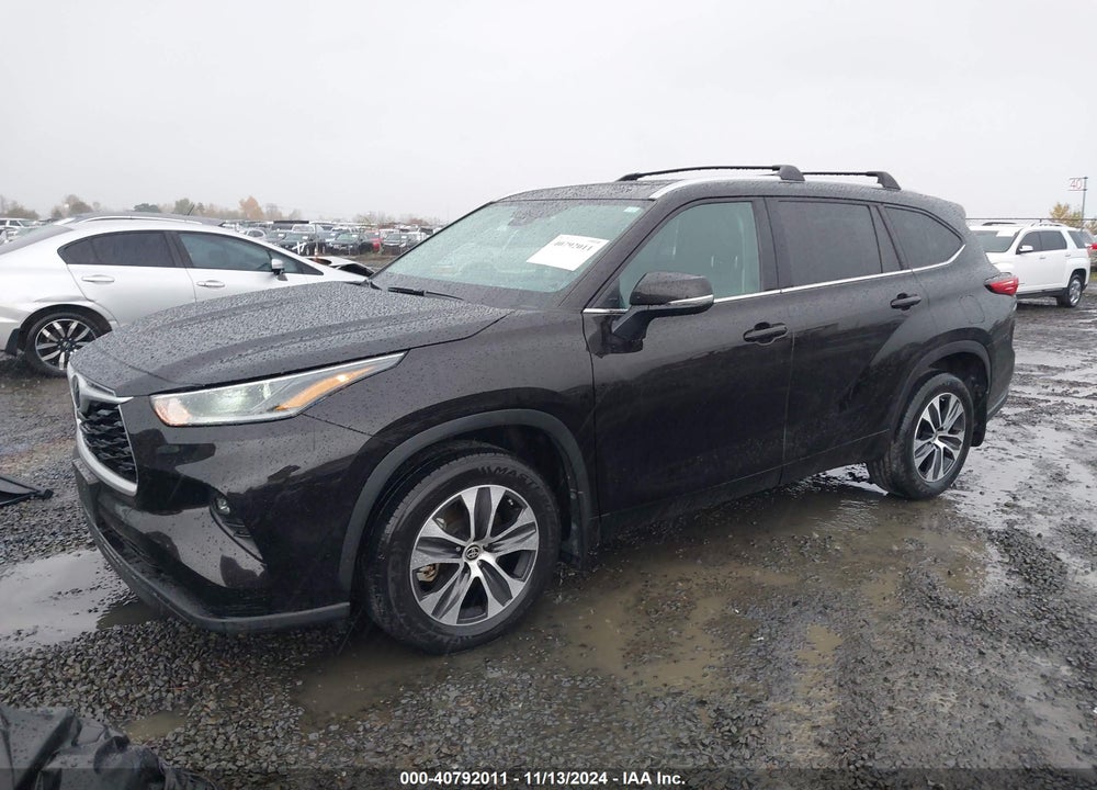 2021 TOYOTA HIGHLANDER XLE VIN: 5TDHZRBH0MS156705