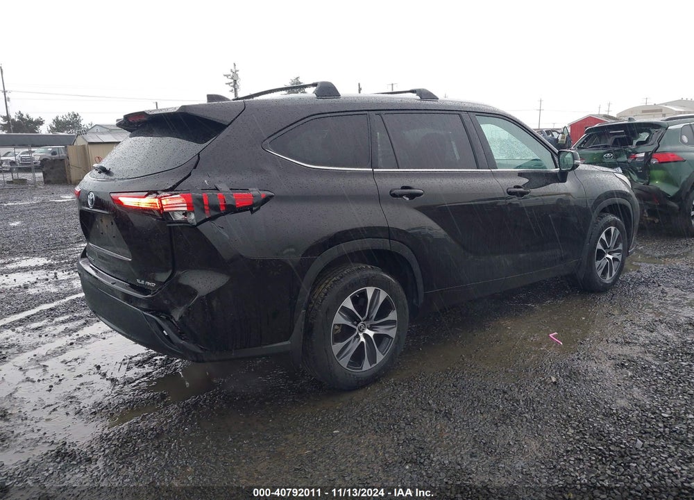 2021 TOYOTA HIGHLANDER XLE VIN: 5TDHZRBH0MS156705