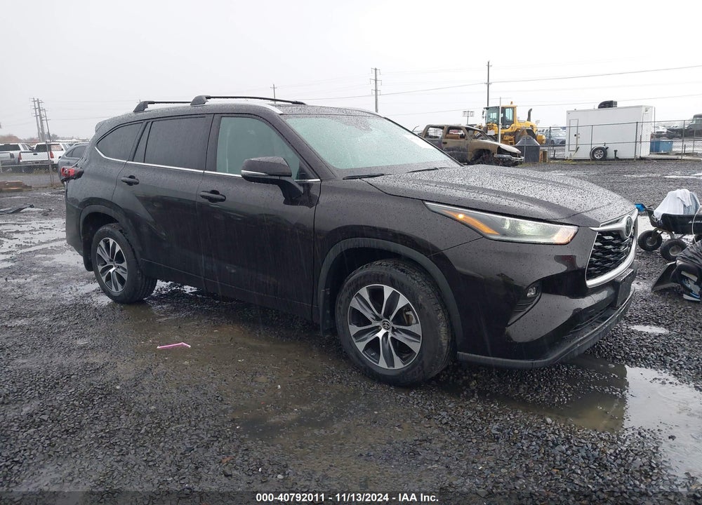 2021 TOYOTA HIGHLANDER XLE VIN: 5TDHZRBH0MS156705