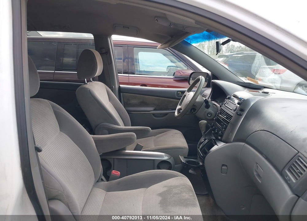 2010 TOYOTA SIENNA LE VIN: 5TDKK4CC3AS324753
