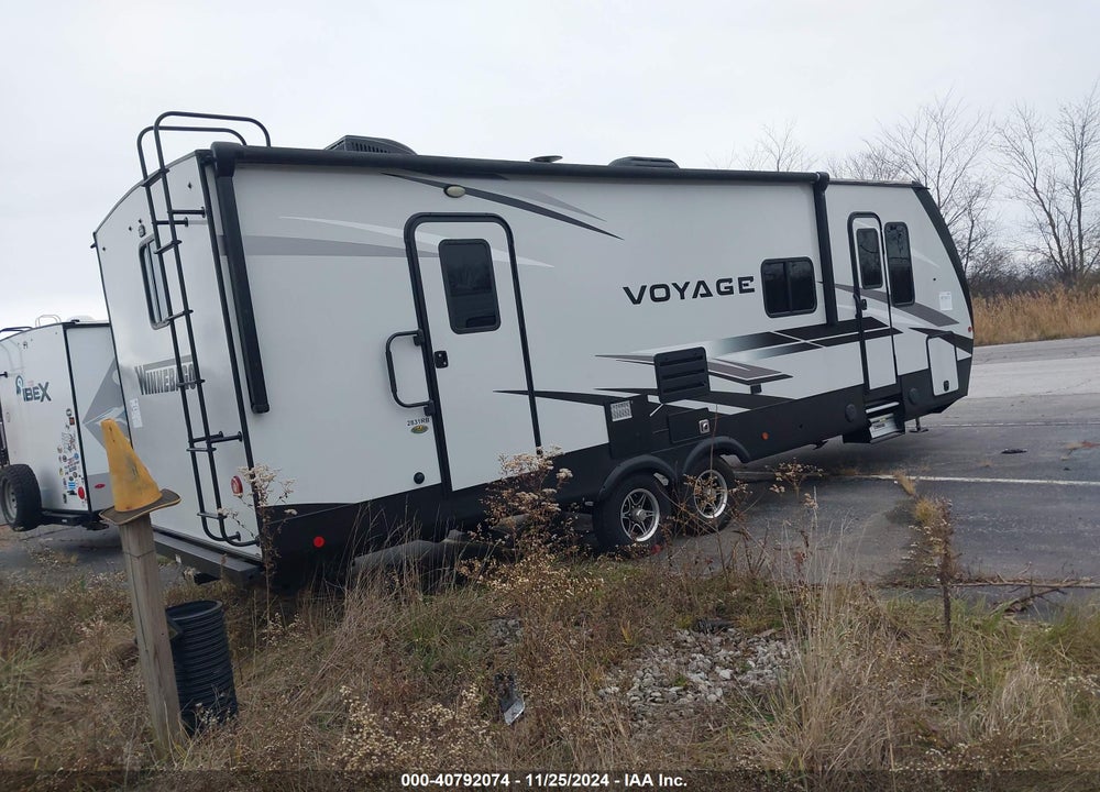 2021 WINNEBAGO VOYAGE MODEL # 2831R VIN: 54CTV1V27M6061136