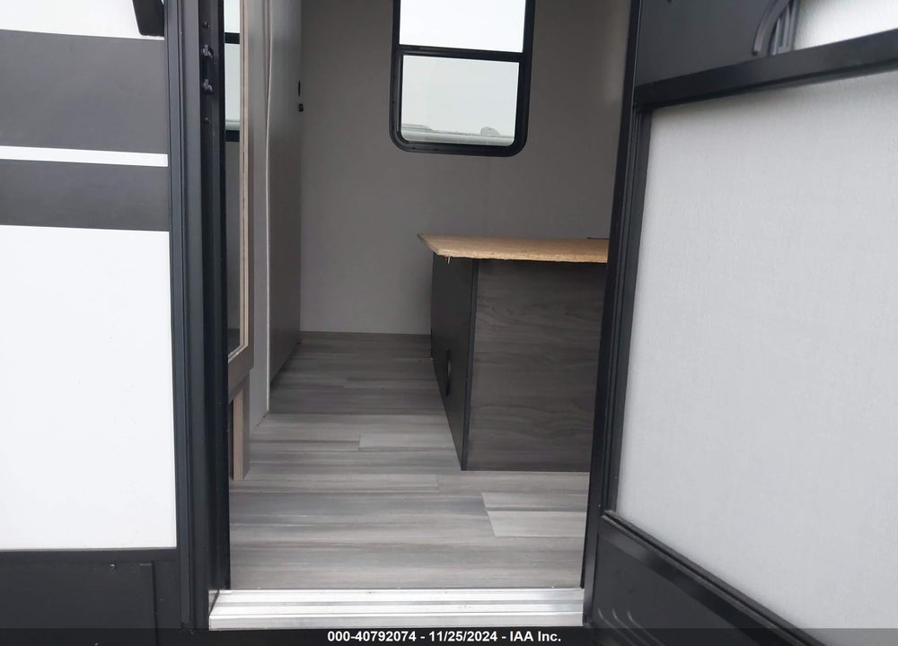 2021 WINNEBAGO VOYAGE MODEL # 2831R VIN: 54CTV1V27M6061136