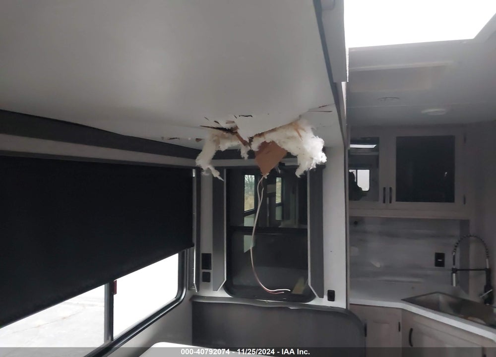 2021 WINNEBAGO VOYAGE MODEL # 2831R VIN: 54CTV1V27M6061136