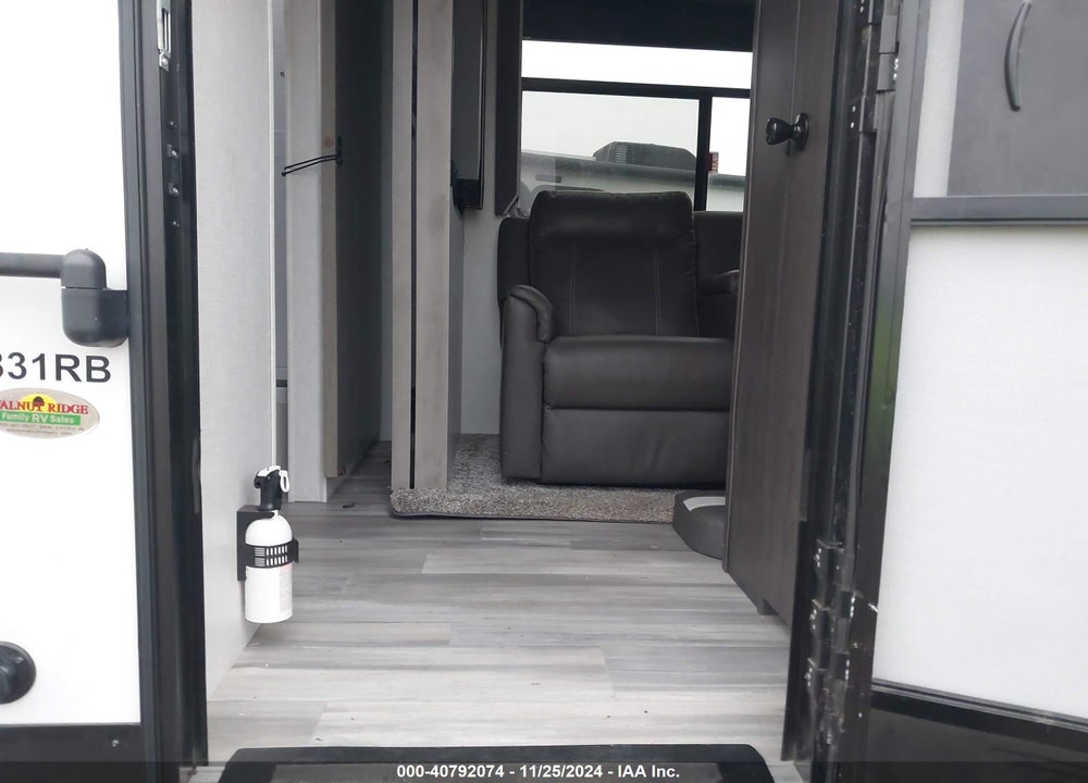 2021 WINNEBAGO VOYAGE MODEL # 2831R VIN: 54CTV1V27M6061136