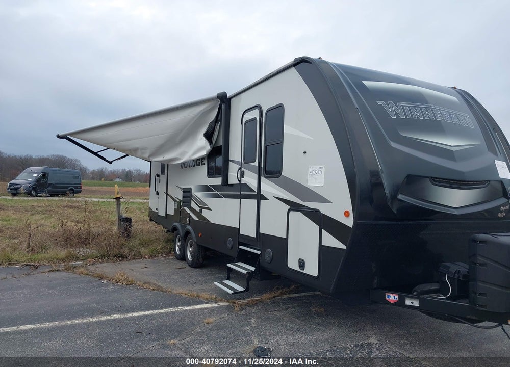 2021 WINNEBAGO VOYAGE MODEL # 2831R VIN: 54CTV1V27M6061136