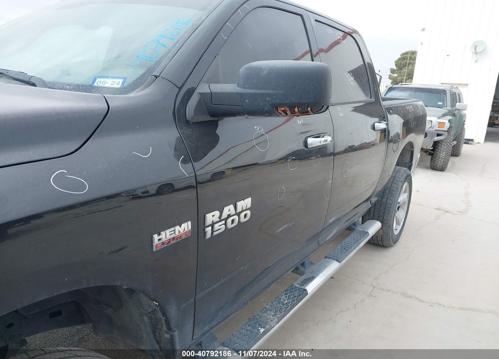 2017 RAM 1500 VIN: 3C6RR7LT7HG729106